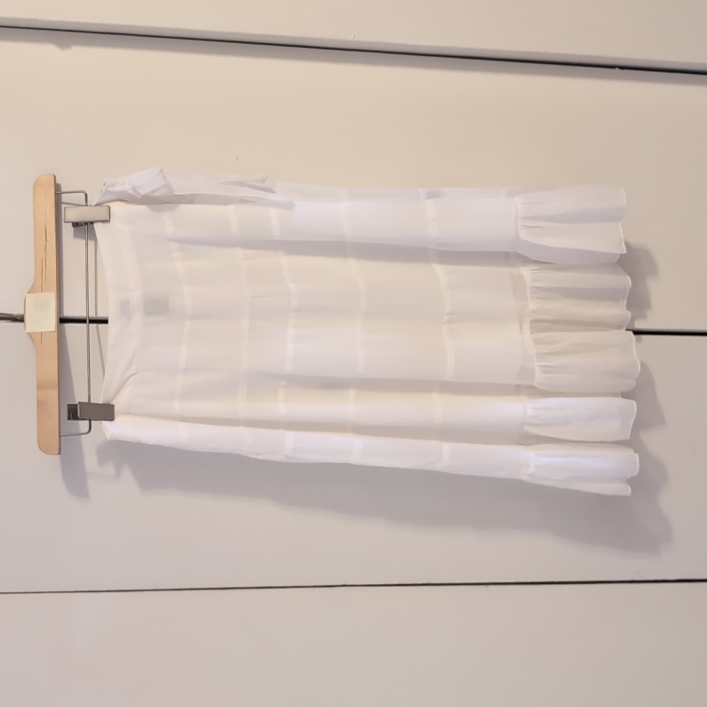 W  lined white skirt